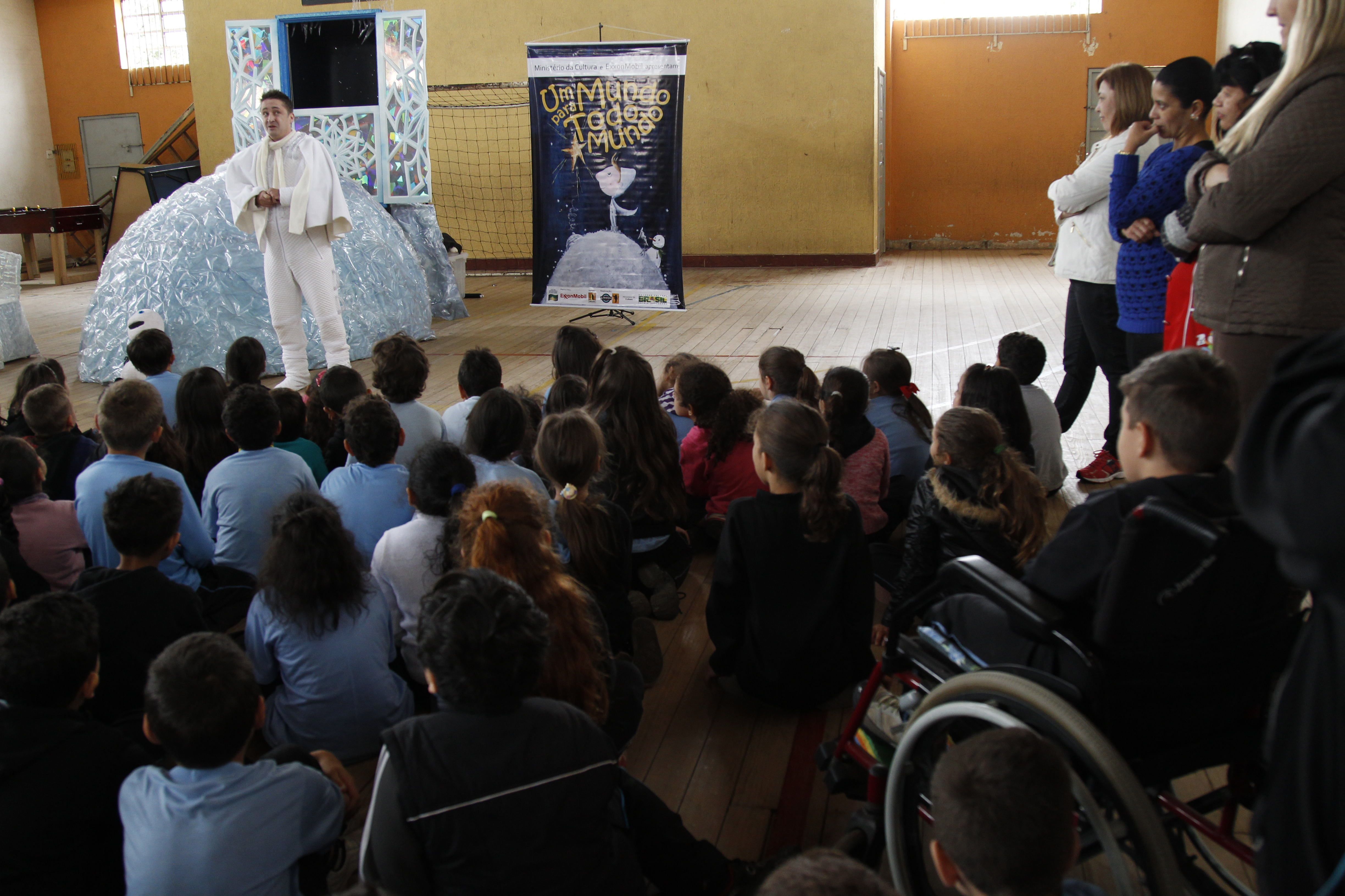 Ao estilo Mágico de Oz, peça reforça a importância da diferença | Aniele Nascimento/Gazeta do Povo