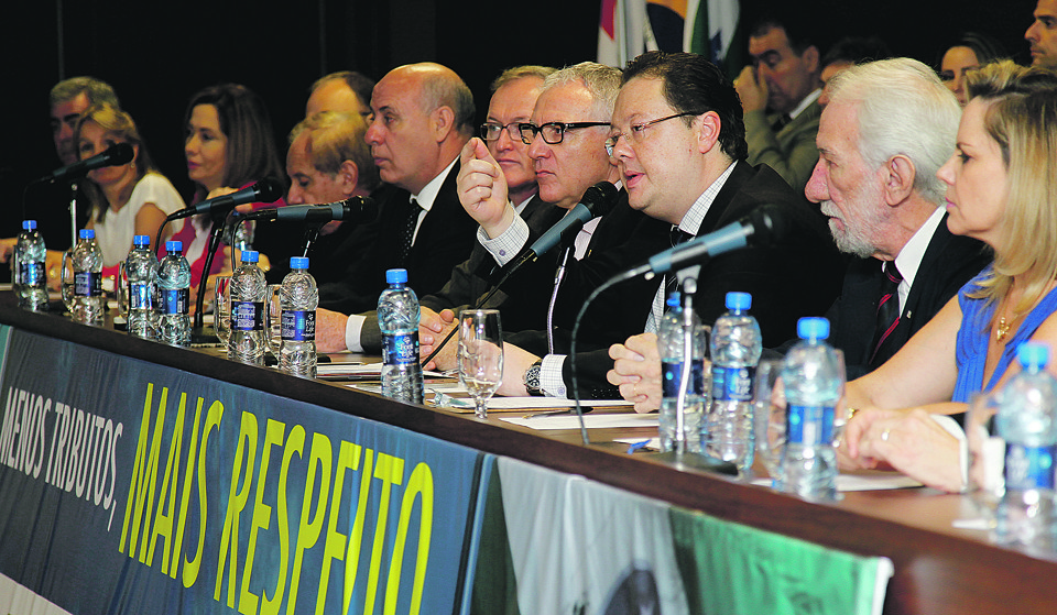 Representantes das entidades  lançaram na sexta-feira o movimento “Menos Tributos, Mais Respeito”, que já recebeu consultas para se “nacionalizar”. | Aniele Nascimento/Gazeta do Povo