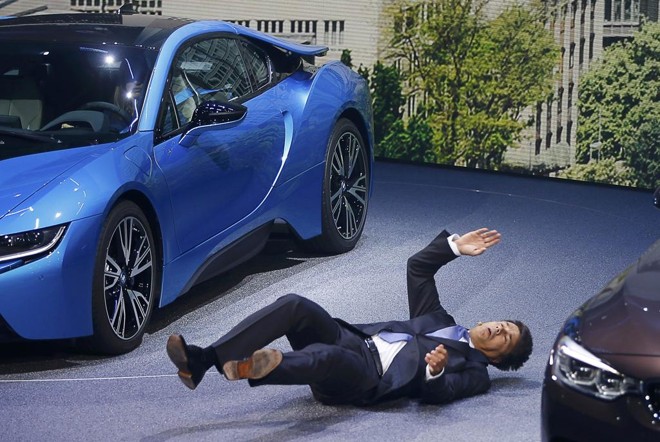 Harald Krueger faz seu primeiro salão como executivo-chefe da BMW, função que assumiu em maio deste ano. | Kai Pfaffenbach / Reuters