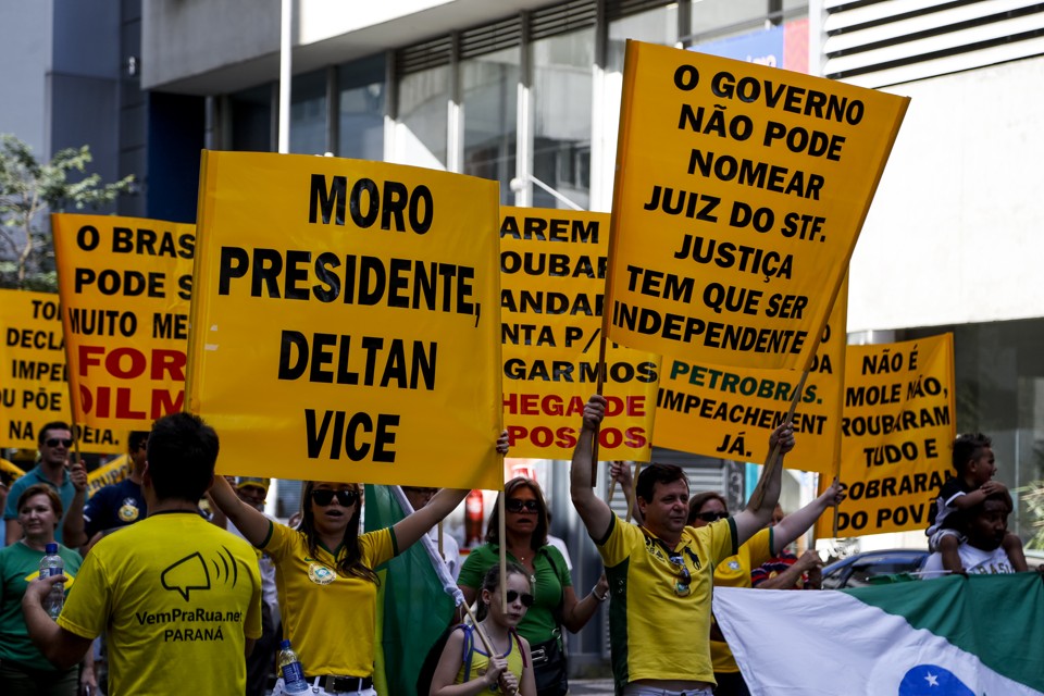 Para 84% dos brasileiros, Dilma e Lula sabiam da corrupção na Petrobras Manifestação em Curitiba contra o governo. | Henry Milleo/Gazeta do Povo