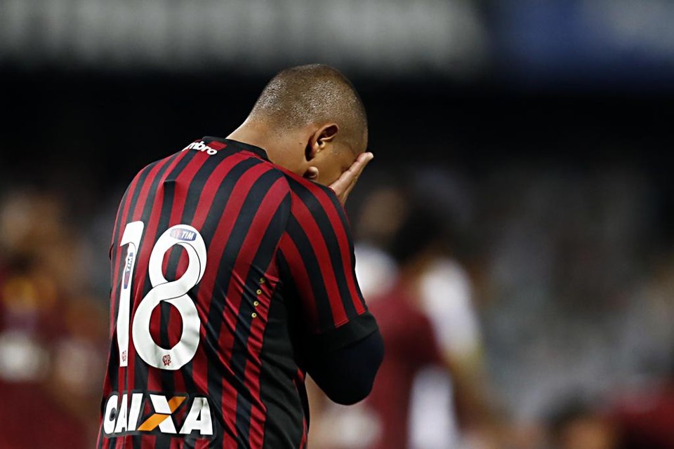 Walter machucou a coxa esquerda no Atletiba. | Albari Rosa/Gazeta do Povo