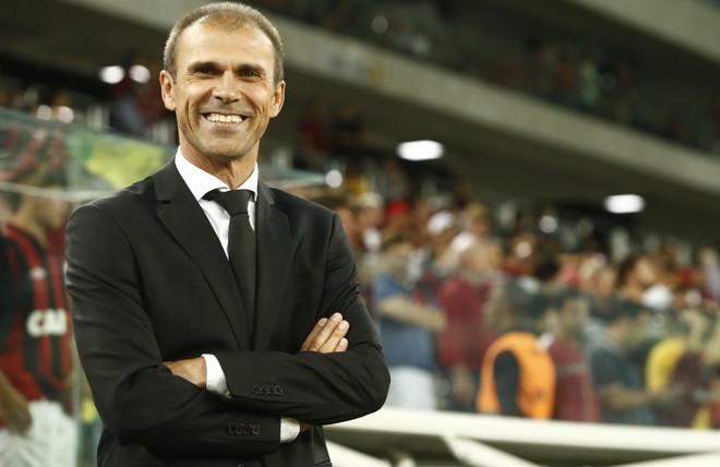Sempre de terno, ele tem conquistado bons resultados nessa temporada. | Hugo Harada/Gazeta do Povo