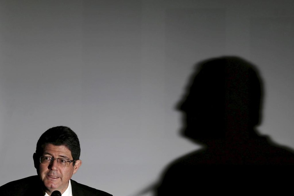 O ministro da Fazenda Joaquim Levy tem reclamado da falta de respaldo interno do governo e teria dito à presidente Dilma Rousseff que se sente isolado. | Ueslei Marcelino/Reuters