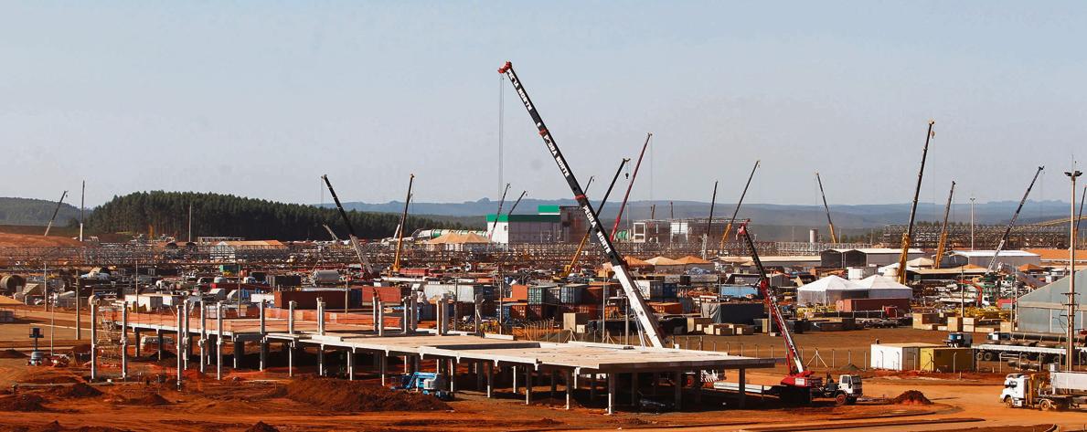 Construção da fábrica de celulose da Klabin em Ortigueira: mesmo excluindo o investimento de R$ 7 bilhões da lista, os Campos Gerais mantêm participação expressiva no Paraná Competitivo. | Daniel Castellano/Gazeta do Povo