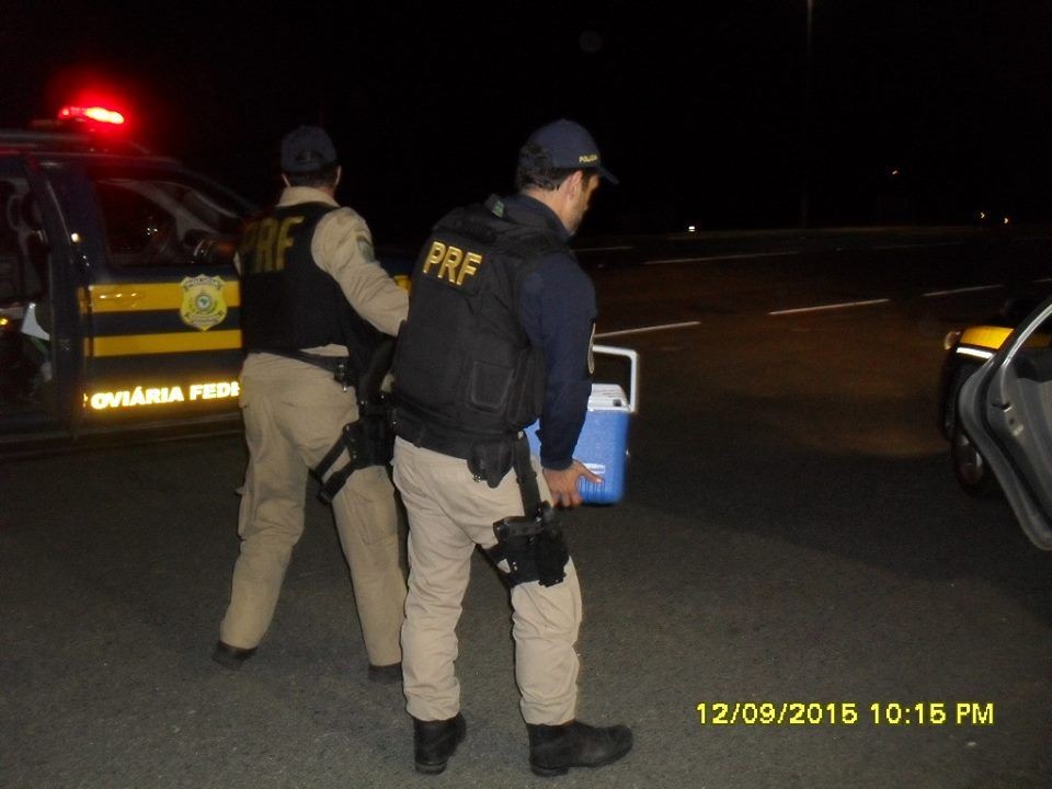 Homens da Polícia Rodoviária Federal participaram da operação para o transporte dos órgãos doados. | Divulgação/Polícia Rodoviária Federal