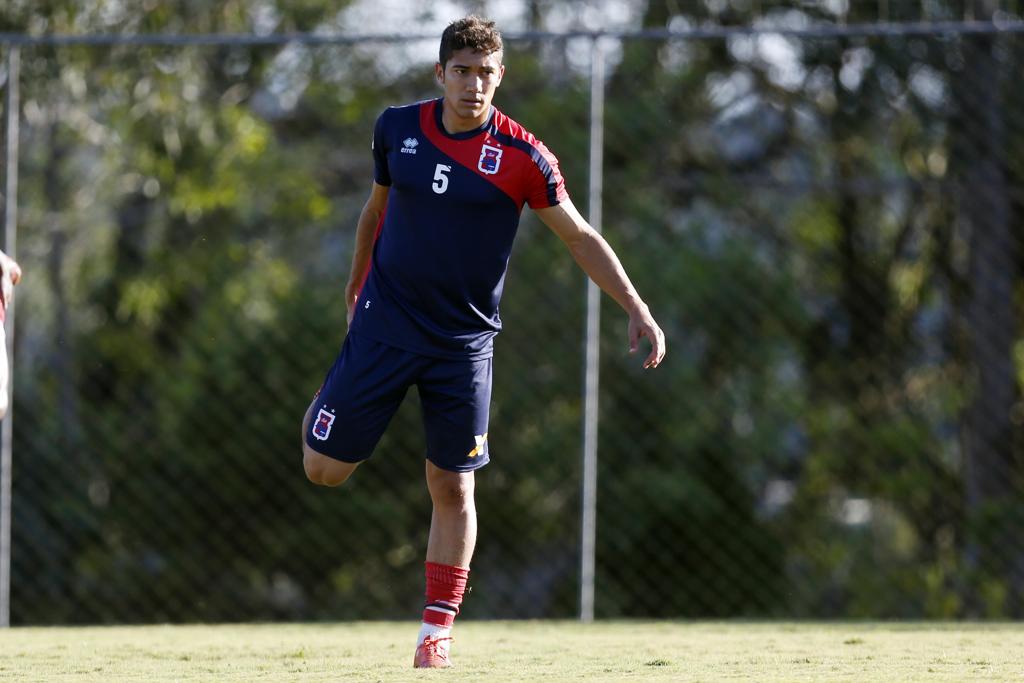 O volante Jean não vem sendo aproveitado pelo técnico Fernando Diniz e quase foi ‘rebaixado’ para o time sub-23 tricolor. | Albari Rosa/Gazeta do Povo