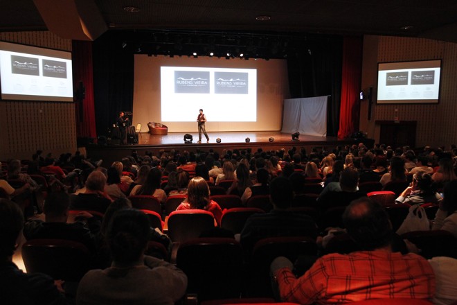 Feira do Fotoinnovation 2015 no Espaço Torres. | Antônio More/Gazeta do Povo
