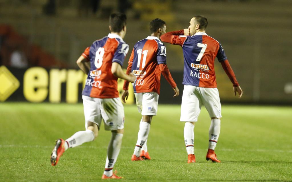 Rafael Costa, o camisa 7, garantiu a vitória do Paraná. | Hugo Harada/Gazeta do Povo