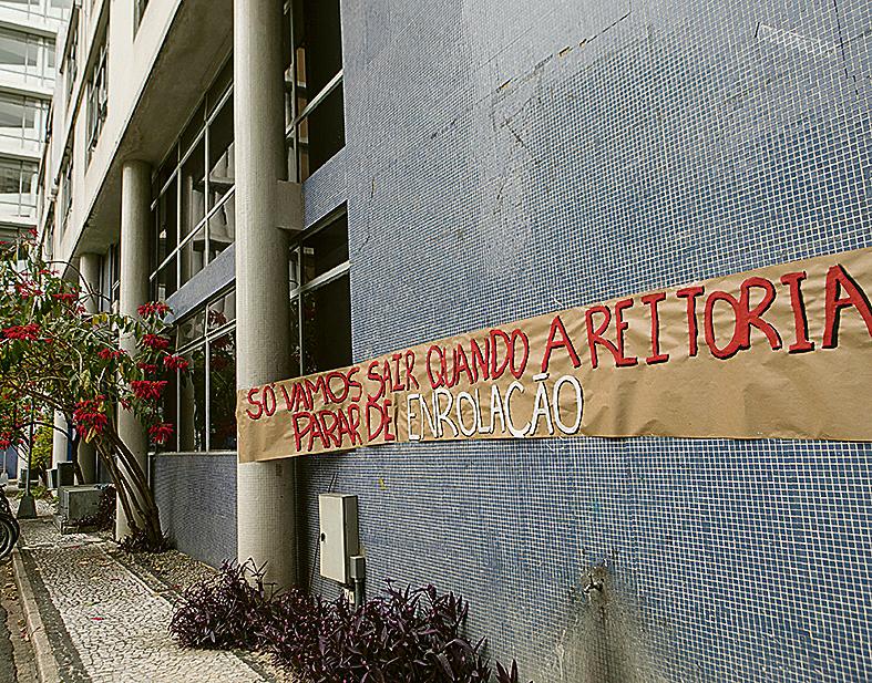 Reitoria segue ocupada e servidores técnicos-administrativos continuam parados. | Marcelo Andrade/Gazeta do Povo