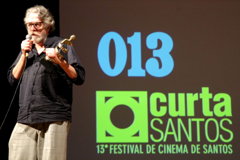 Sérgio Bianchi durante entrega de prêmio no 13º Curta Santos – Festival de Cinema de Santos (#Curta013) | Divulgação/