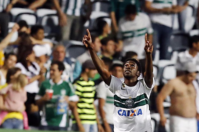 Negueba marcou o segundo gol do Coritiba no clássico contra o Atlético no Couto Pereira. | Albari Rosa/Gazeta do Povo