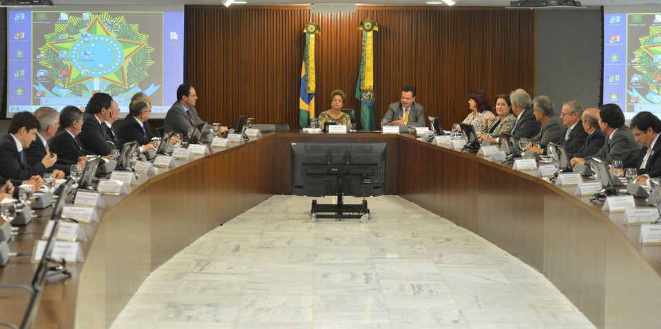 Dilma busca apoio de deputados para aprovar o pacote fiscal. | Valter Campanato/ Agência Brasil