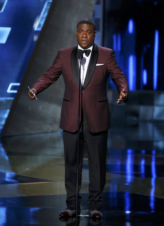 Tracy Morgan, recuperado de um acidente de carro que o deixou uma semana em coma, apresentou um dos prêmios da noite. | LUCY NICHOLSON/REUTERS