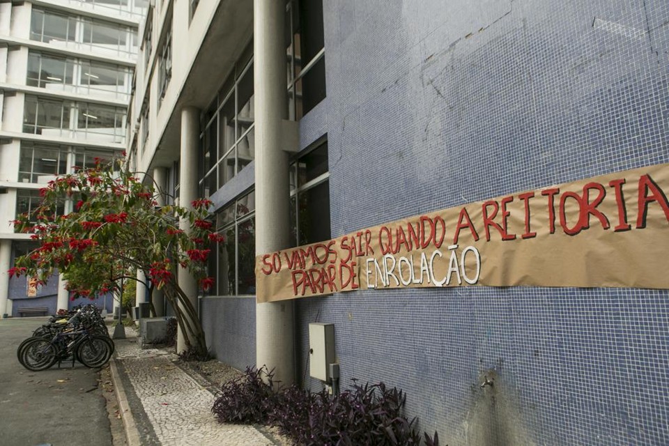 Grupo que não pertence ao DCE ocupou o prédio há 11 dias. | Marcelo Andrade/Gazeta do Povo