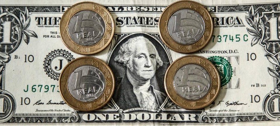 Dólar comercial ultrapassou nesta terça (22) pela primeira vez na história a barreira dos R$ 4 | Rafael Neddermeyer/Fotos Públicas