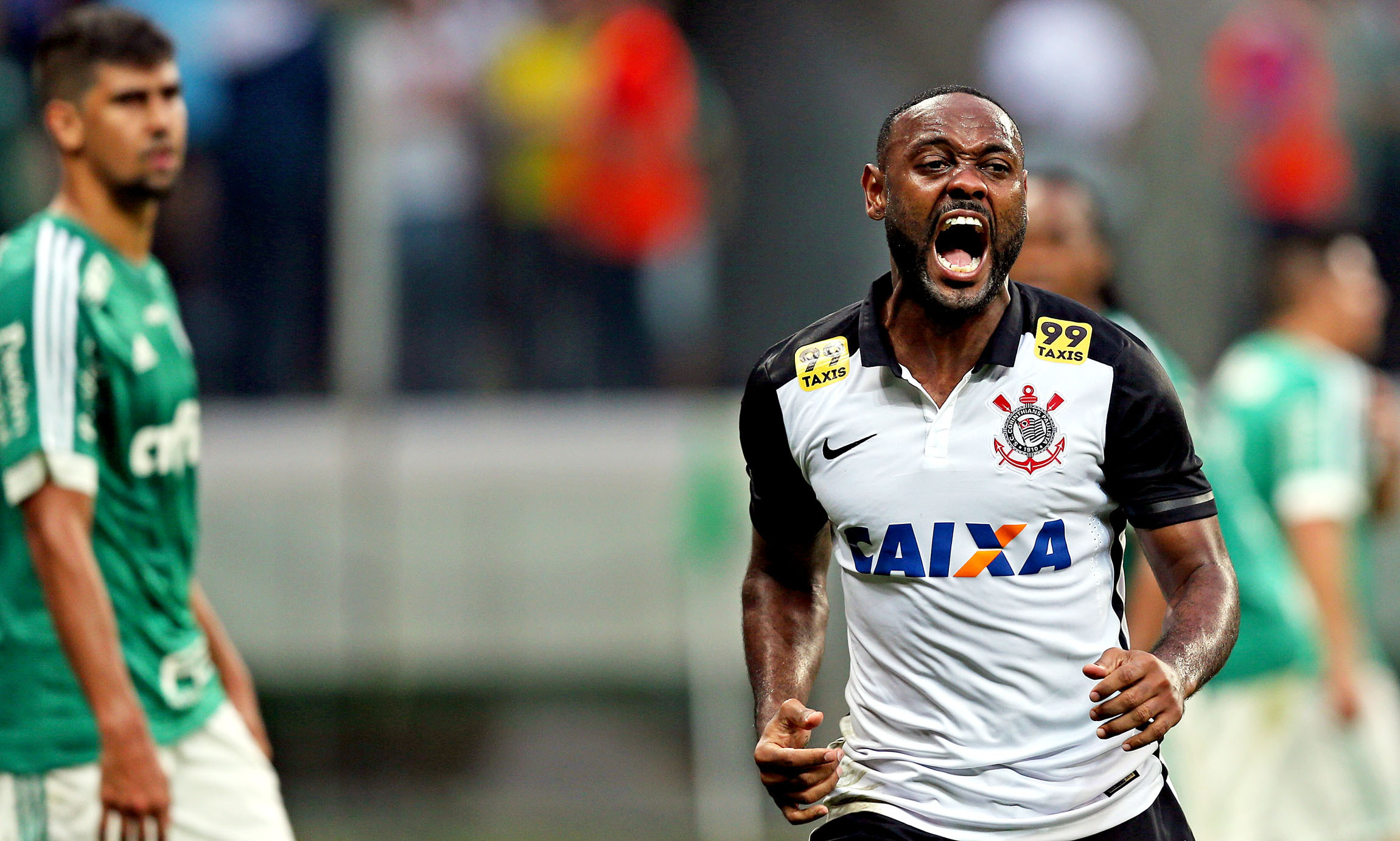 Vagner Love foi o herói corintiano no clássico. Aos 32 minutos, bola bateu no atacante e deixou tudo igual. | Ernesto Rodrigues/Folhapress