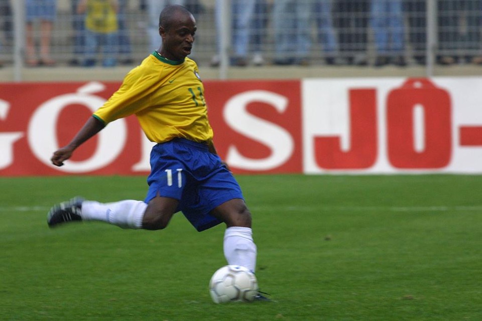 Edilson participa de amistoso do Brasil contra o Panamá, em agosto de 2001 | Liudi Hara/Gazeta do Povo/Arquivo