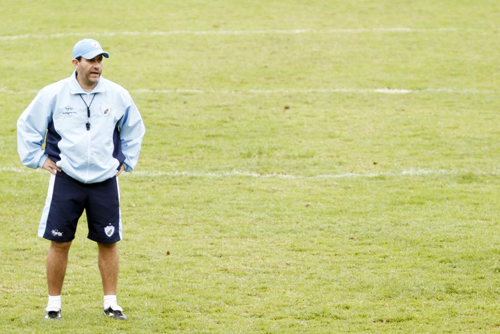 Cláudio Tencati, 53 meses no Tubarão, instabilidade rara no futebol brasileiro. | ROBERTO CUSTODIO / Jornal de Londrina