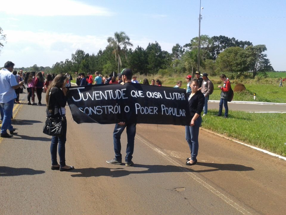 Protesto durante conferência denuncia que problema de corte de verbas ainda não foi resolvido. | Divulgaa§a£o/cfr De Pinha£o