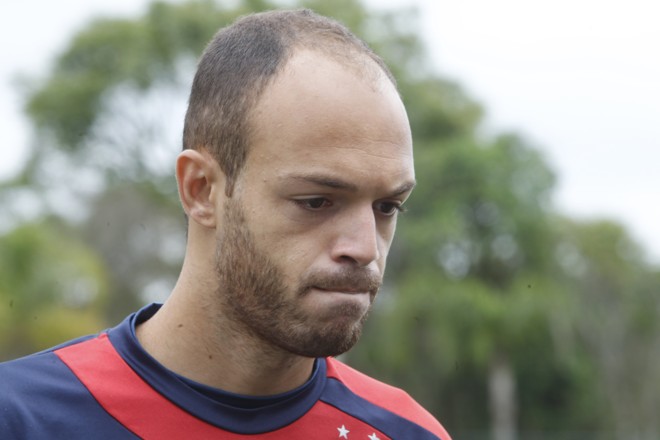 Trazido por Fernando Diniz, o atacante Carlão lamentou a saída do treinador. | Aniele Nascimento/Gazeta do Povo
