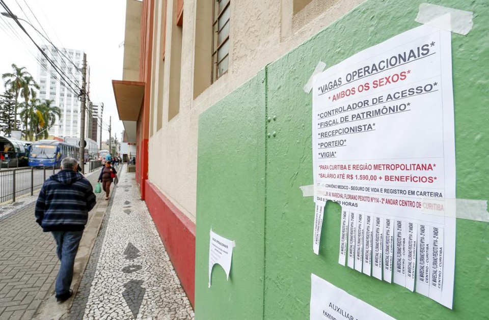 Setor industrial deve ter saldo negativo em geração de vagas temporárias. | Hugo Harada/Gazeta do Povo