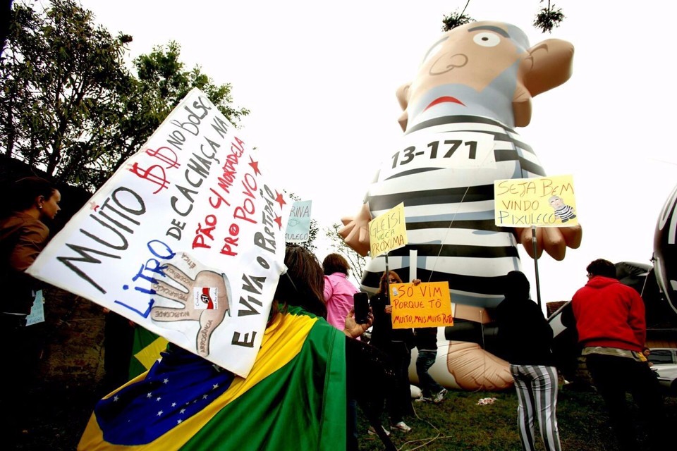 Boneco inflável do ex-presidente Lula: novo símbolo dos protestos pelo país. | Marcelo Andrade / Gazeta do Povo