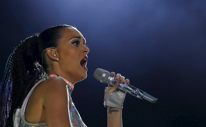 Show de Katy Perry no Rock in Rio: músicas acabam ofuscadas pela luzes, nuvens de fumaça, dançarinos fantasiados de cavalos e suas milhares de roupas coloridas e brilhantes. | PILAR OLIVARES/REUTERS