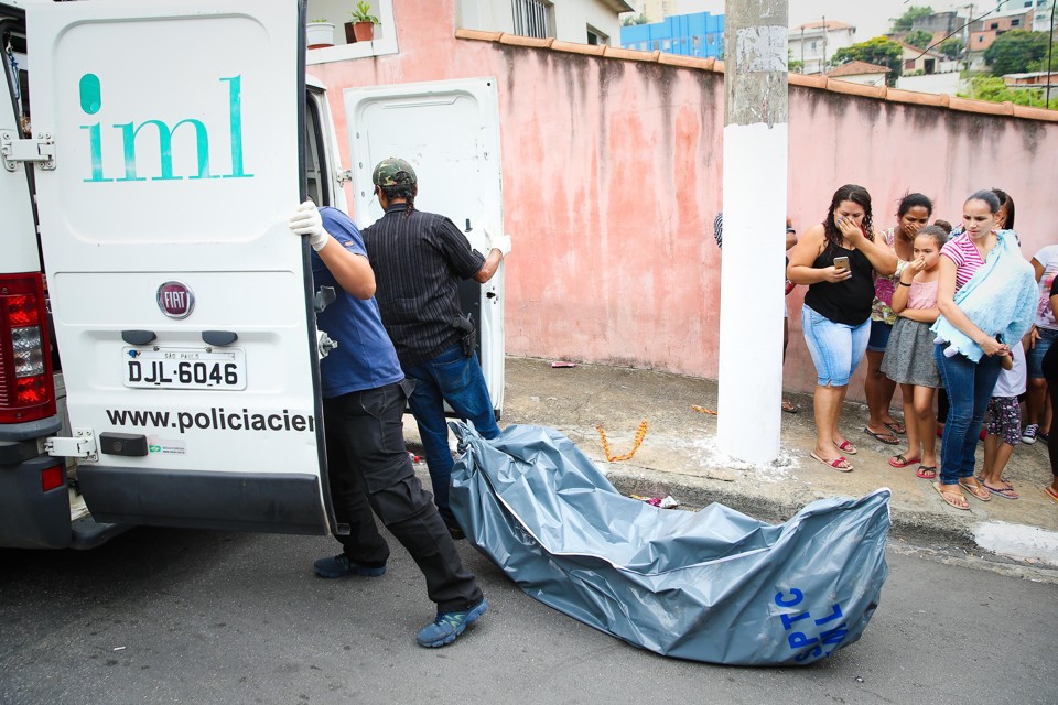 Polícia já encontrou oito corpos na Favela Alba. Crimes são atribuídos ao pintos Jorge Luiz Morais de Oliveira | Zanone Fraissat/Folhapress