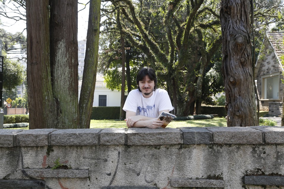 Thiago Tizzot, autor de “Três Viajantes”, que será adaptado para o cinema | Henry Milleo/Gazeta do Povo