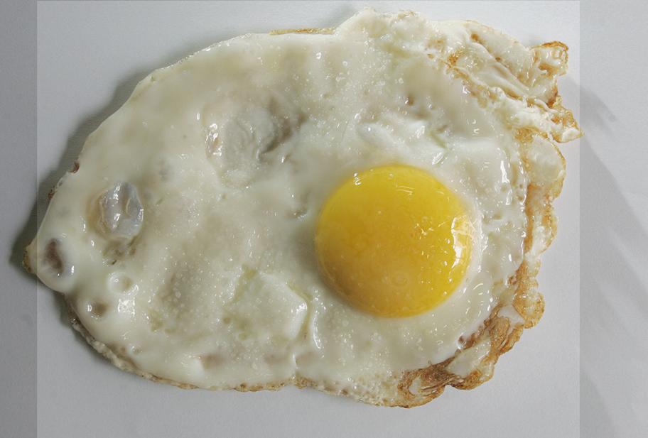Uma das paixões da culinária brasileira, o ovo frito entra no grupo dos alimentos ricos em colesterol. | Leandro Taques/Arquivo/Gazeta do Povo