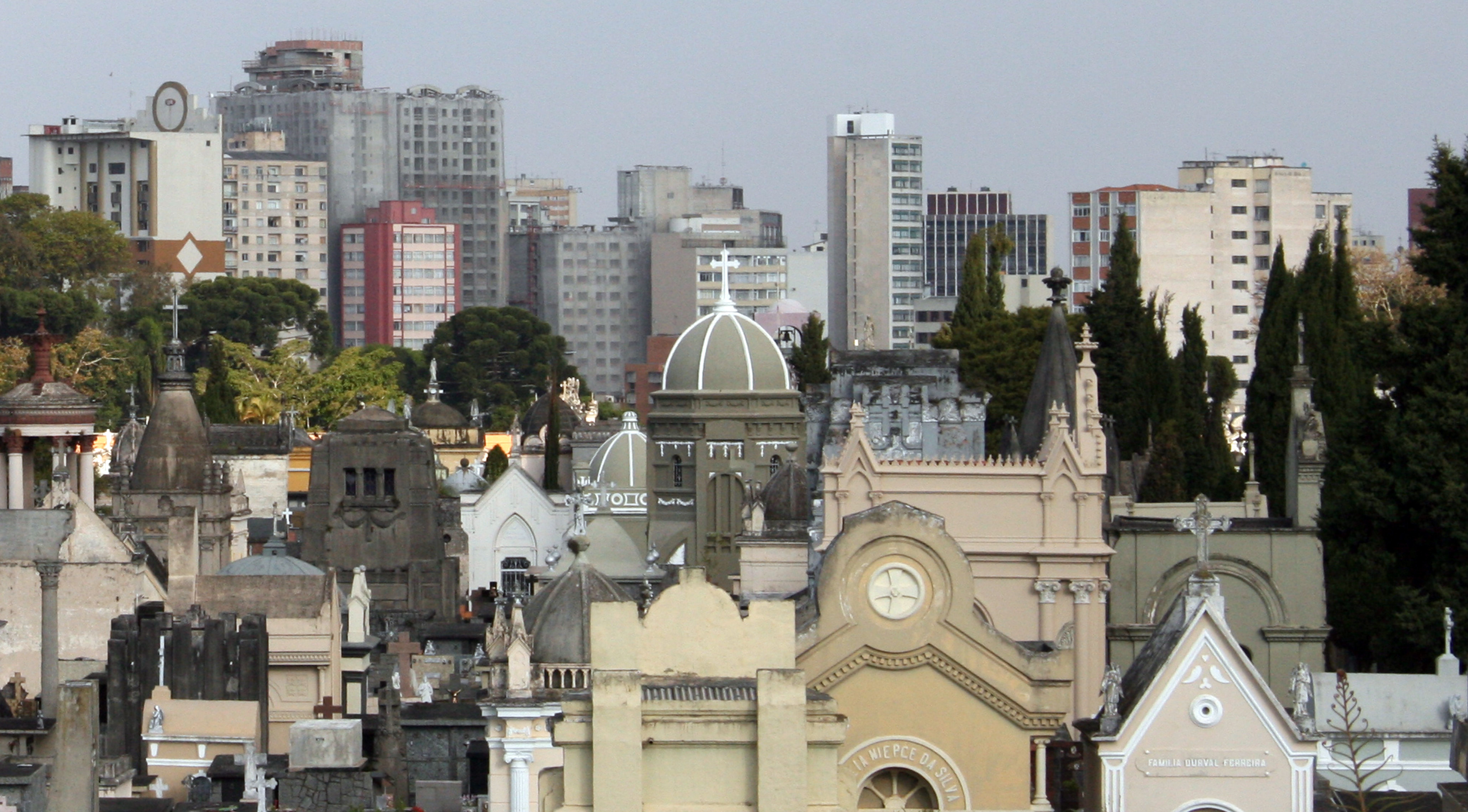 Altura e suntuosidade no “Batel” do Cemitério Municipal | Clarissa Grassi/Arquivo Pessoal