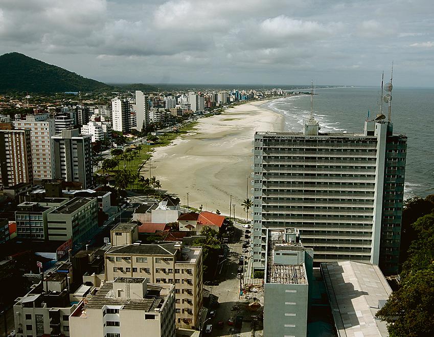 Caiobá, no litoral do Paraná: diárias para a temporada não devem sofrer altos reajustes. | Daniel Castellano/Gazeta do Povo