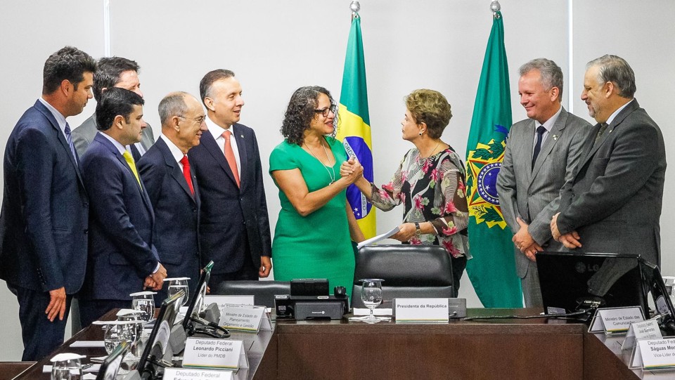 Líderes governistas entregam um manifesto de apoio a presidente Dilma Rousseff. | Roberto Stuckert Filho/PR