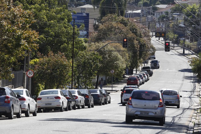 Rua Nilo Peçanha funciona como via de acesso à região norte de Curitiba e ao município de Almirante Tamandaré. | Henry Milleo/Gazeta do Povo