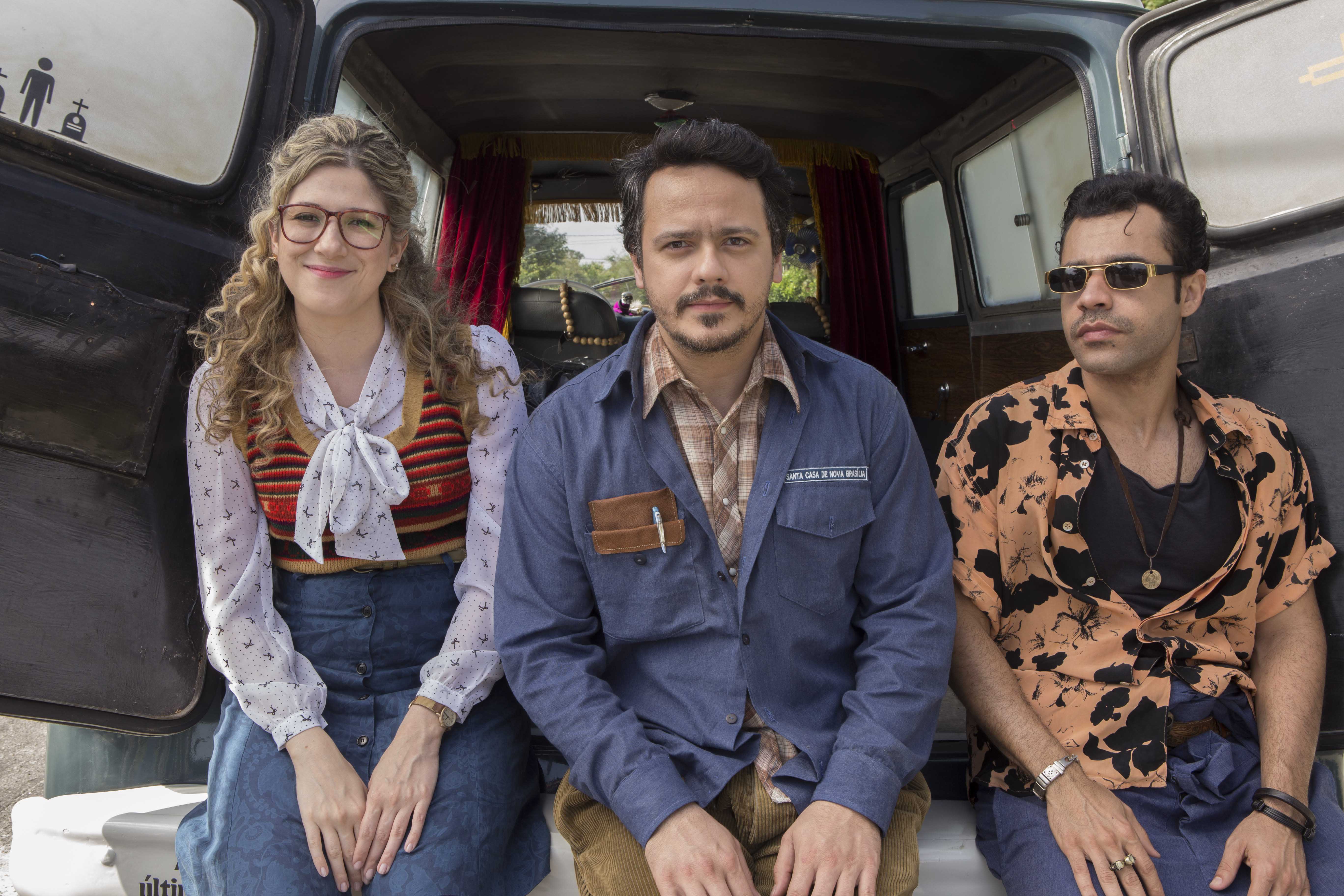 Dani Calabresa (à esquerda), vive uma repórter atrapalhada que sonha em ser âncora de telejornal. | Divulgação