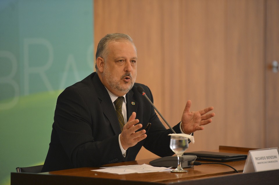 Berzoini e Giles Azevedo devem assumir articulação política Ricardo Berzoini deve deixar o Ministério das Comunicações para se dedicar à articulação política. | José Cruz/Agência Brasil