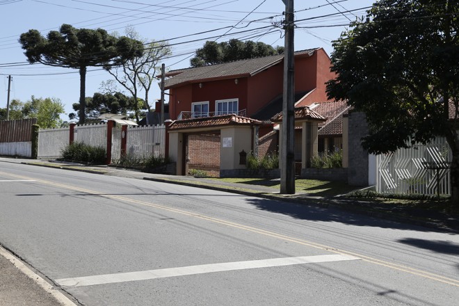 Sobrados e casas ocupam boa parte da via, que conta com poucos prédios. | Henry Milleo/Gazeta do Povo