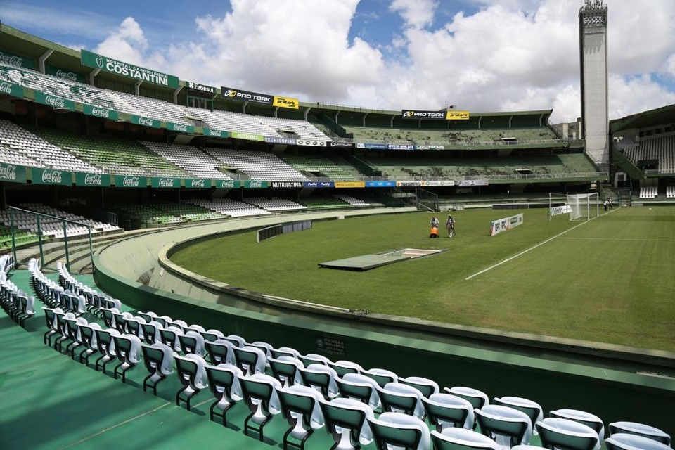 Atletiba no Couto que seria às 11 h agora será às 18h30. | Ivonaldo Alexandre / Gazeta do Povo/