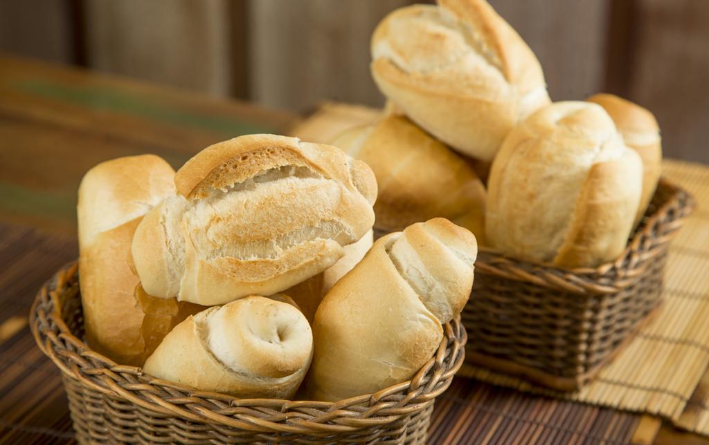 Pão deve subir mais com a pressão sobre a cotação do dólar, já que parte do trigo usado no Brasil é importada. | Hugo Harada/Gazeta do Povo