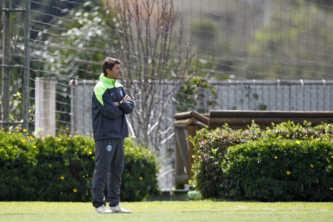 Na foto o técnico do Coxa o Tcheco - Coxa 2 x 1 Atlético-PR , jogo válido pela Taça FPF 2015 | Antônio More/Gazeta do Povo