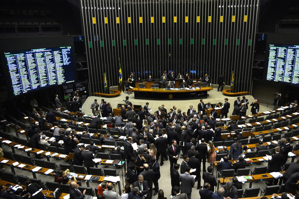 Plenário da Câmara: envio do pacote fiscal ao Congresso foi adiado. | Wilson Dias / Agência Brasil