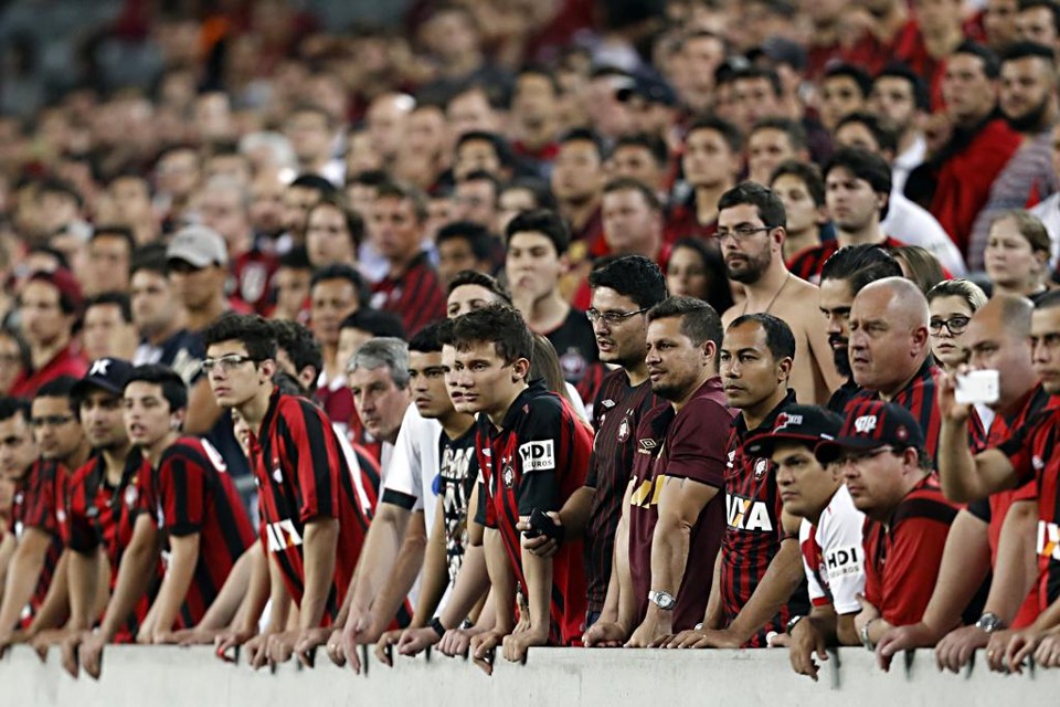 Torcida atleticana que for à Arena domingo vai ajudar os refugiados sírios. | Albari Rosa/Gazeta do Povo