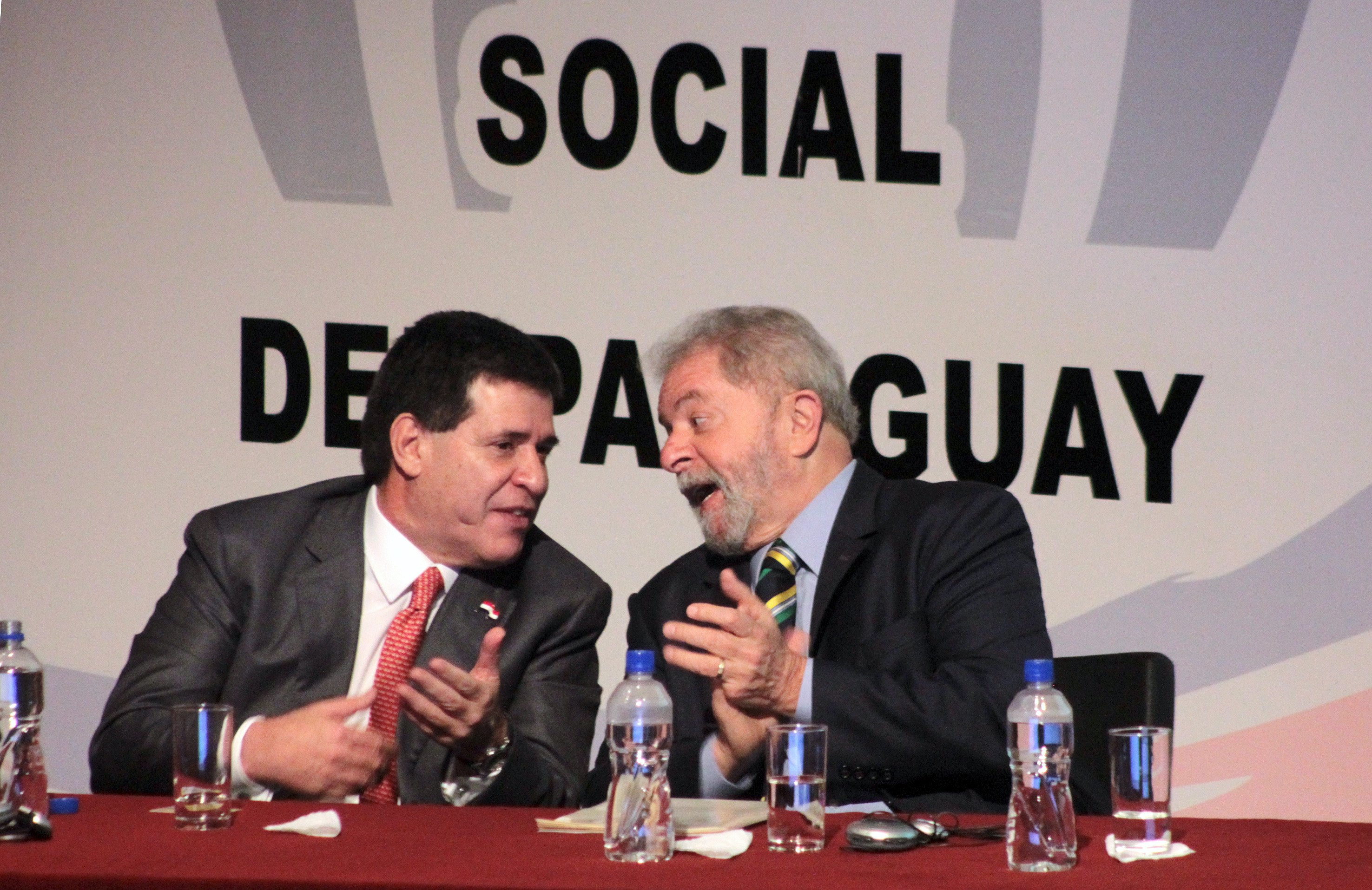 Horacio Cartes, presidente do Paraguai, com Lula: defesa dos pobres. | Stringer/Reuters
