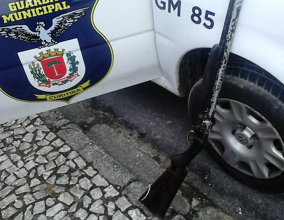 Homem usou arma para dar coronhadas no casal. | Divulgação/Guarda Municipal
