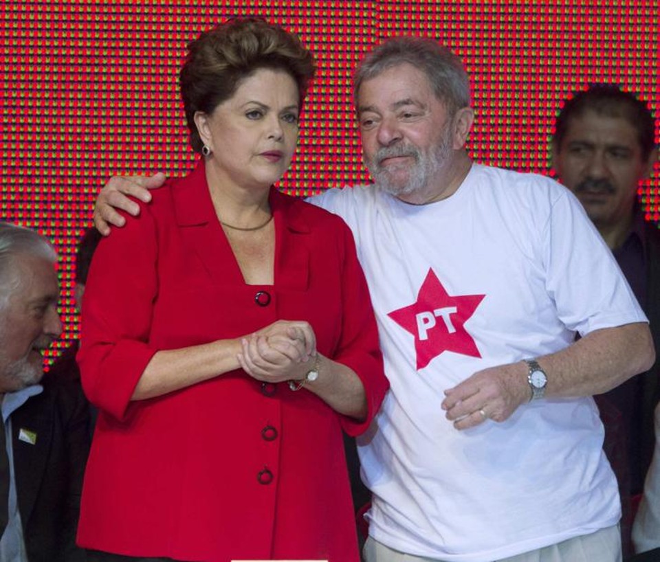Dilma e Lula: contas colocadas sob suspeita por delator. | Joedson Alves/Reuters