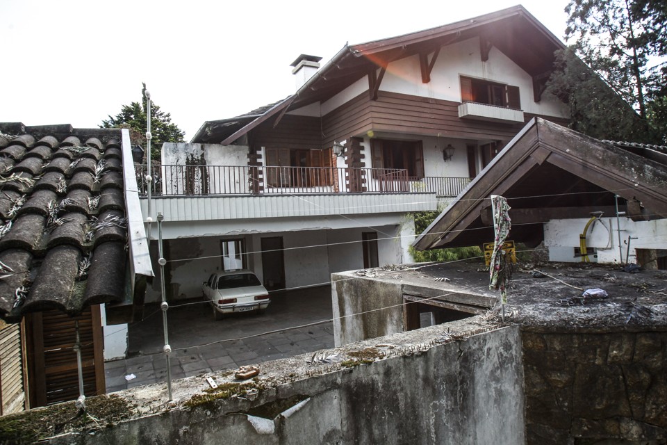 Mansão-cassino: fechada há três anos, casa que já foi sede de um esquema de jogatina em Curitiba jaz sem movimento | Daniel Castellano/Gazeta do Povo