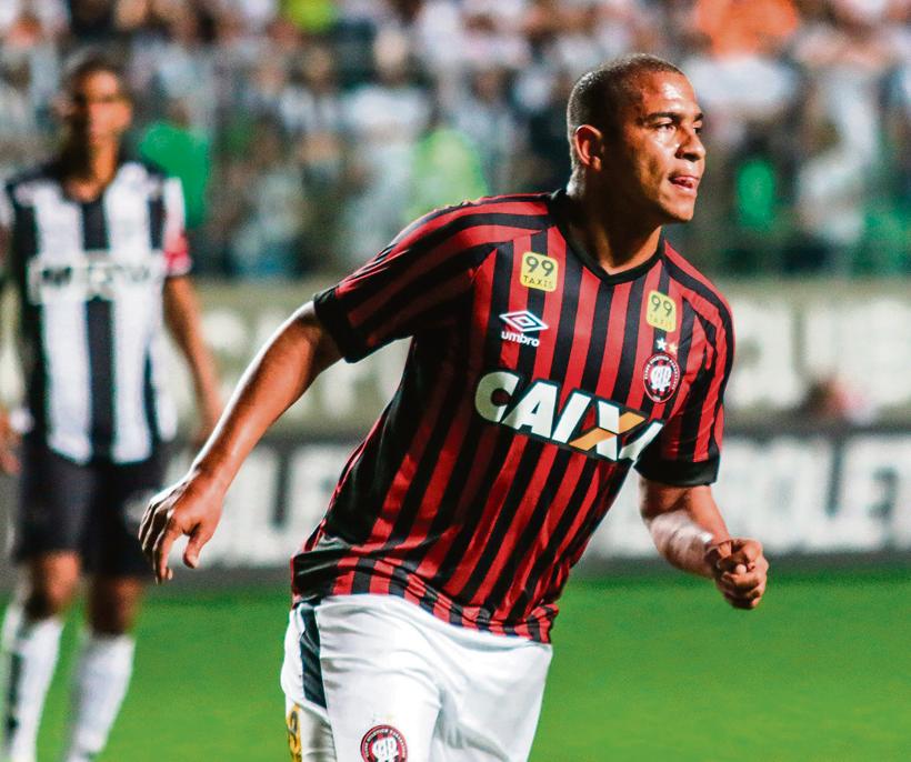 Poupado no início da partida, Walter entrou no intervalo e marcou o gol da vitória do Furacão. | Dudu Macedo/Fotoarena/Folhapress
