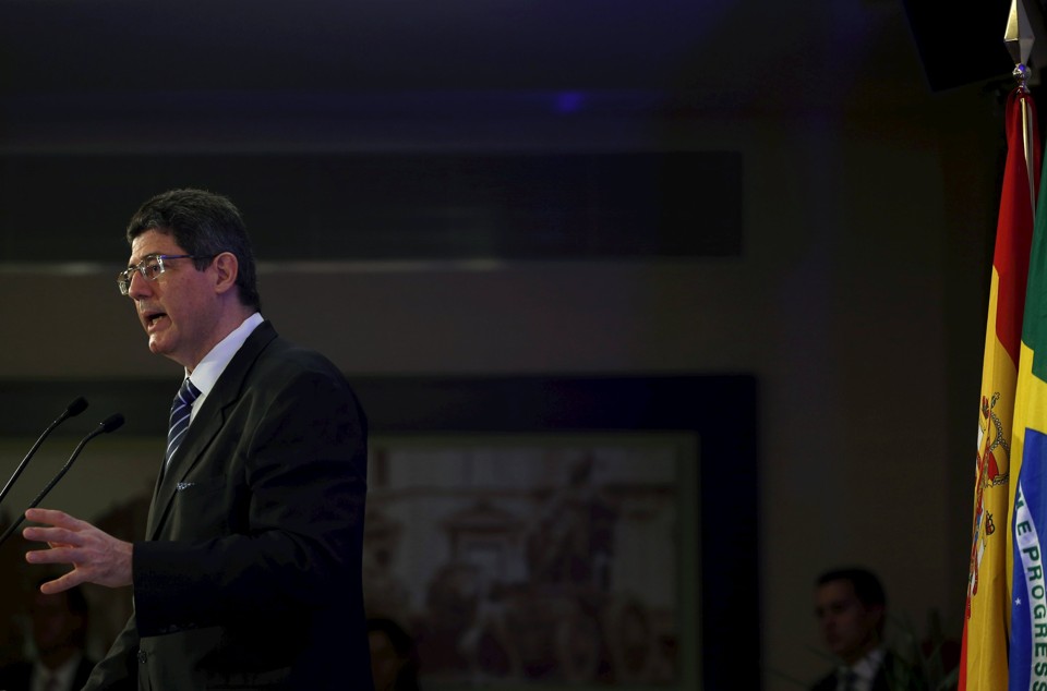 Joaquim Levy durante reunião nesta segunda (7) com o Ministro da Economia da Espanha, Luis de Guindos, em Madrid | SUSANA VERA/REUTERS