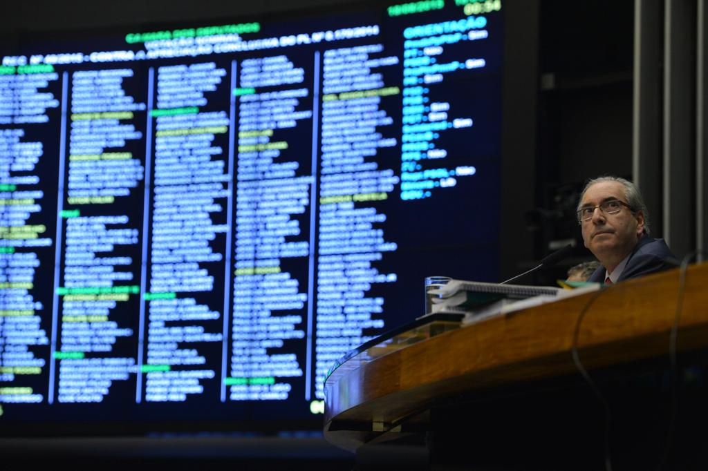 Eduardo Cunha mandou para o Planalto a proposta que é do seu agrado: com financiamento empresarial de campanha. | Valter Campanato / Agência Brasil