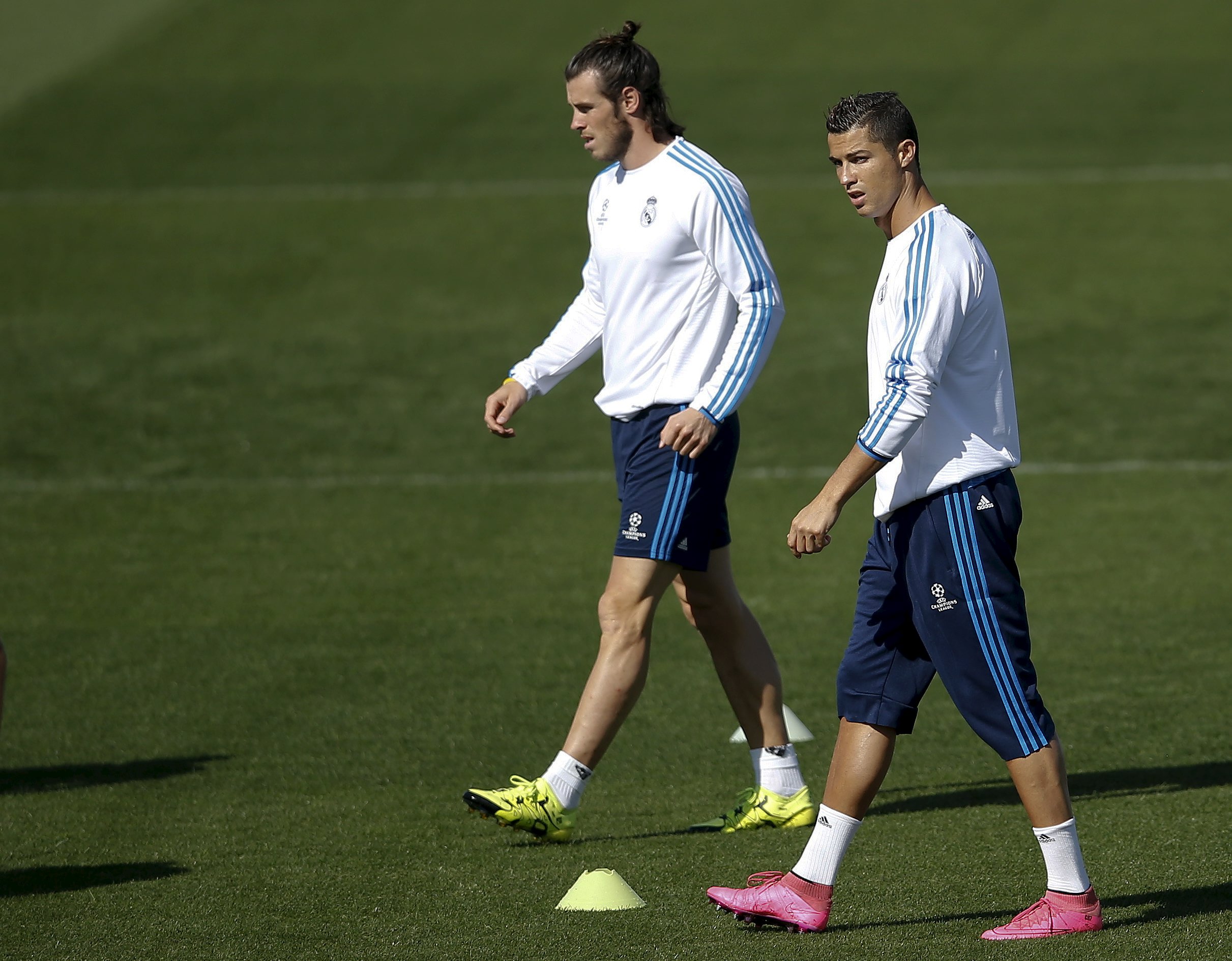 Gareth Bale e Cristiano Ronaldo no treino do Real Madrid: equipe espanhola estreia nesta terça na Liga dos Campeões contra o Shakhtar Dontesk. | ANDREA COMAS/REUTERS